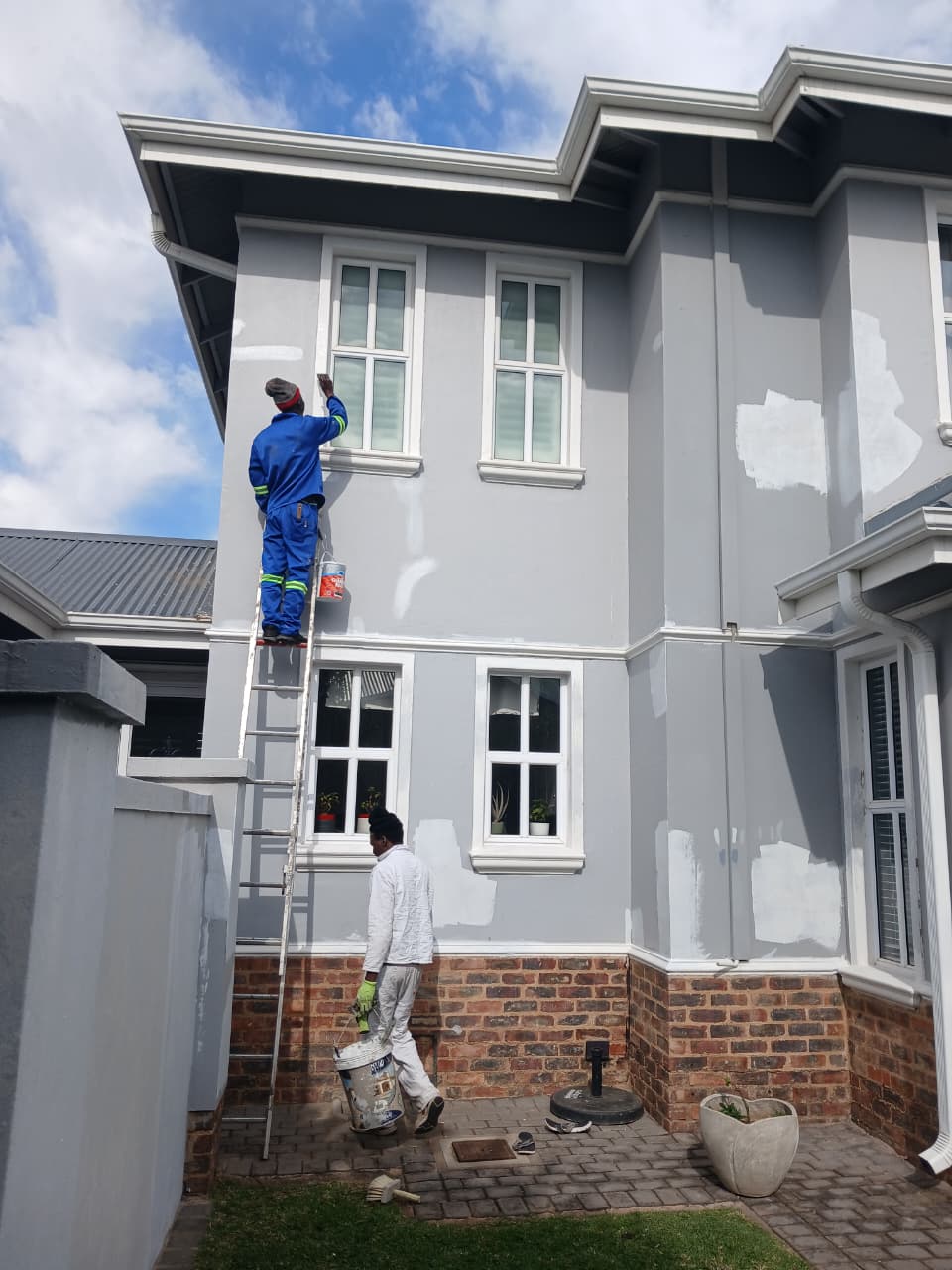 Premium Dulux Weatherguard Paint Stocks